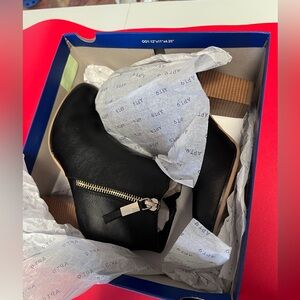 Apt 9 boots 7.5 women’s